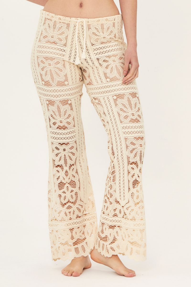 Aguaclara La Perle hipster pants in soft fabric, featuring a relaxed fit and stylish design, displayed on a neutral background.