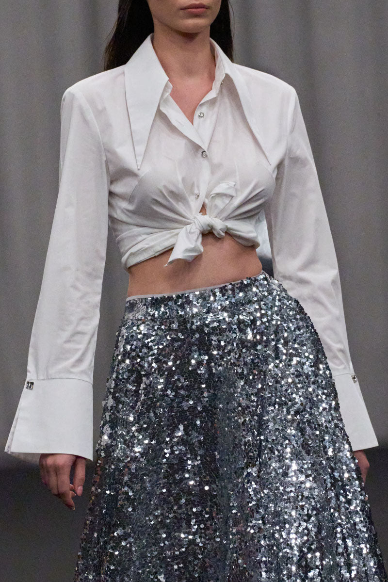 Lili Blanc oversized cotton shirt in tailored fit, featuring a classic collar and long sleeves, displayed on a neutral background.
