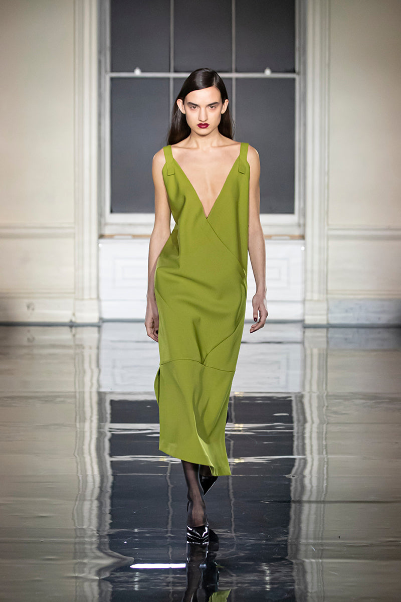 RHEA BONDED TWILL V NECK DRESS IN PALM GREEN