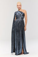 Nur Karaata Baglioni Sapphire gown featuring elegant fabric and intricate design, perfect for formal occasions.