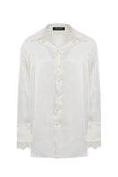 Ivory silky Kris Marán lounge shirt with delicate lace detailing, featuring a relaxed fit and elegant style.