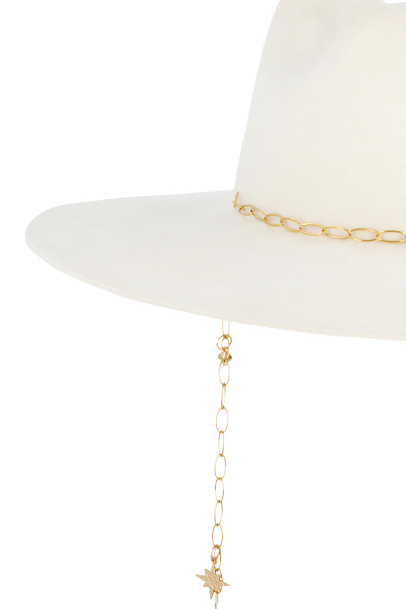 Ser LoveMatch hat featuring a stylish design, made of durable fabric, with a curved brim and adjustable strap.