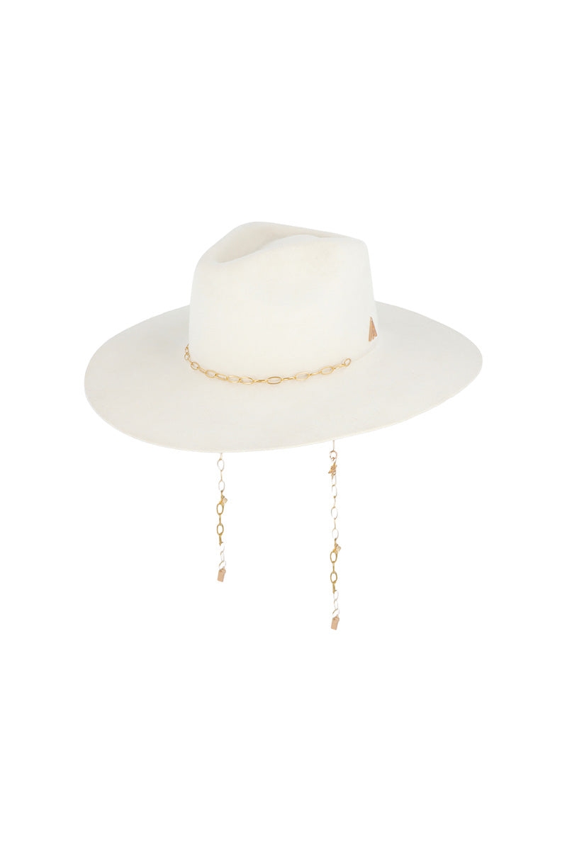 Ser LoveMatch hat, stylish casual hat with a curved brim and adjustable strap, featuring a bold LoveMatch logo design.