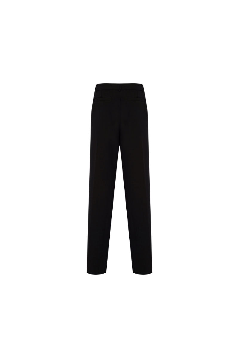 Black low-rise straight trousers by Tayfun Kaba, shown on a model, featuring a sleek fit and classic style.