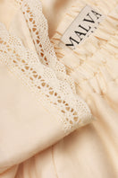 Close-up of Malva Florea matching high-waisted shorts pants with floral pattern and tailored fit, showcasing stylish design details.