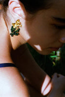 Peracas mini Adile earrings in vibrant emerald green, featuring small, elegant hoop design with a shiny finish.