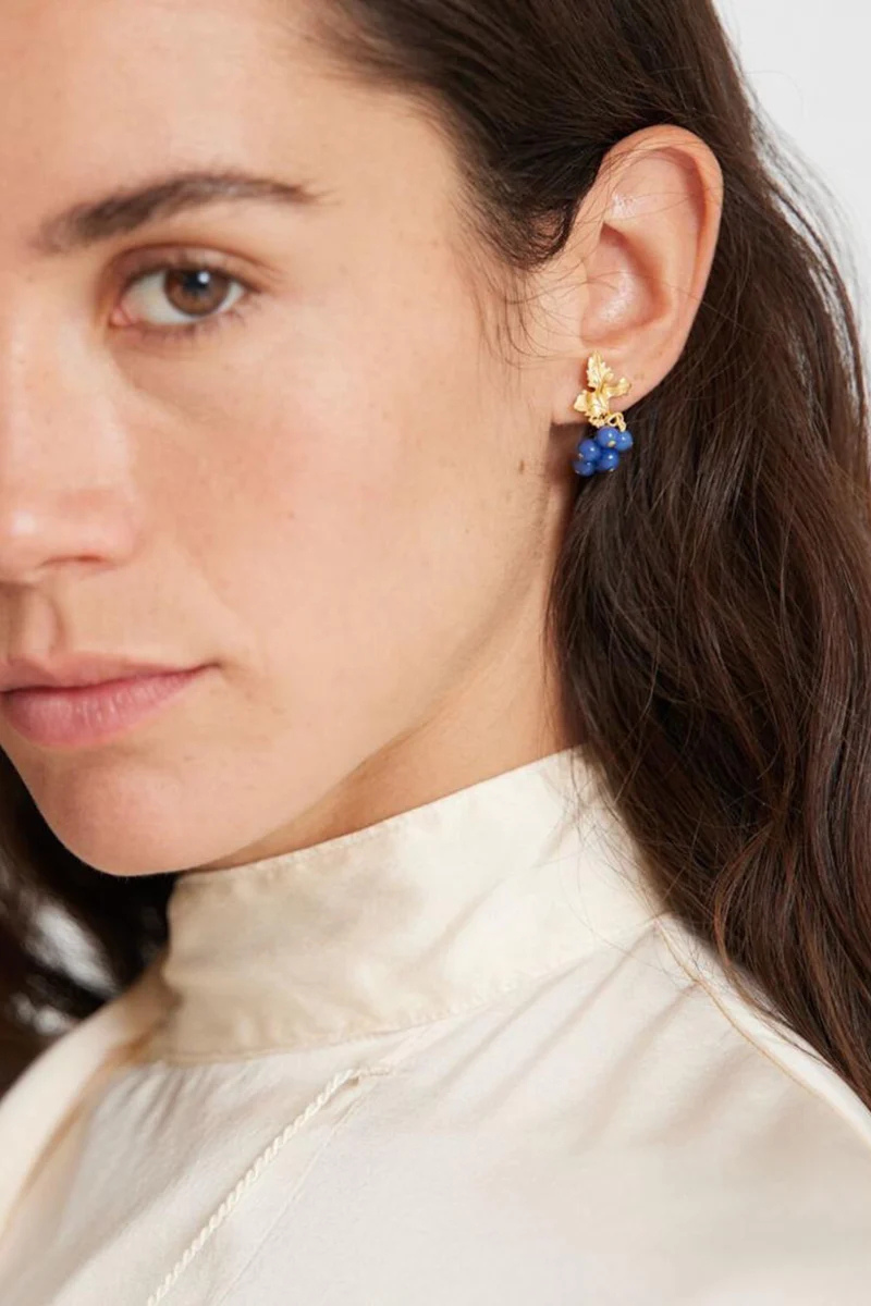 Peracas mini Adile earrings in vibrant emerald green, showcasing delicate design and shiny gemstone accents.