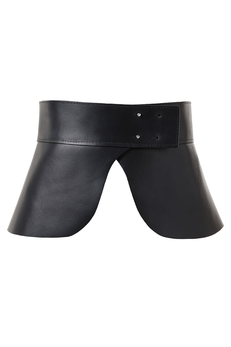 Black leather belt with mountain wing design from MAZ Manuela Álvarez, featuring a sleek, stylish belt buckle and embossed logo.