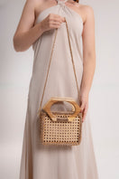 Mara Brazil Muria bag with top handle and woven design, stylish accessory in natural tones, ideal for casual or elegant outfits.
