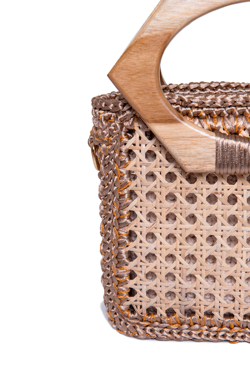 Mara Brazil MURIA top handle bag with sleek design and sturdy leather handles, perfect for stylish everyday use.
