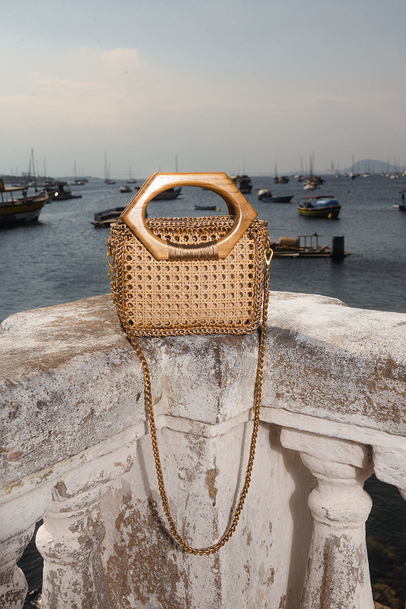 Mara Brazil Muria bag with top handle, stylish leather handbag in a sleek design, perfect for everyday use.