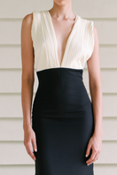 Maylé Vásquez Chavon black and white gown with elegant design, featuring a fitted bodice and flowing skirt.