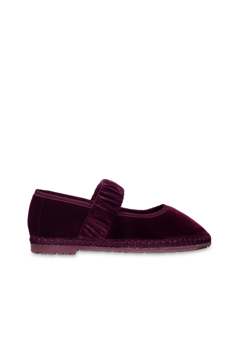 Flabelus Mafalda wine flats with wine piping design, featuring stylish, comfortable footwear with wine-themed decorative details.