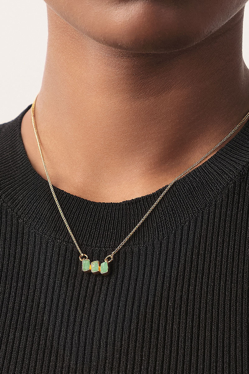Gold Maya 3-stone necklace from Fenomena featuring a delicate design and polished finish, perfect for elegant jewelry styling.