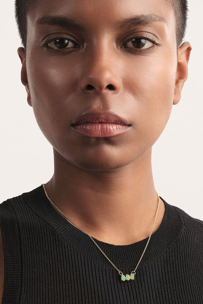 Gold Maya 3-stone necklace by Fenomena showcasing a elegant layered design with polished gold finish.