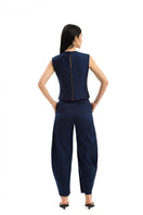 Maylé Vásquez Perla top in brown and navy, stylish sleeveless sleeveless blouse with a fitted design and elegant color blocking.