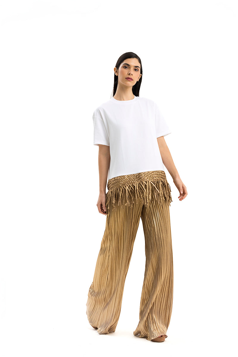 White and gold Malla T-shirt by Maylé Vásquez, stylish casual top with metallic accents, shown on a neutral background.