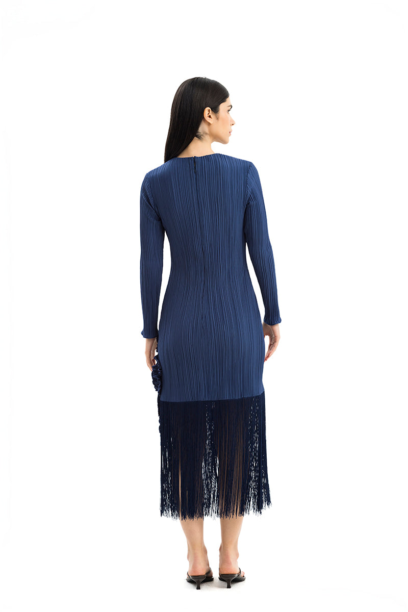 Maylé Vásquez RIO dress, a stylish midi dress with a flowing silhouette and vibrant pattern, perfect for casual or elegant occasions.