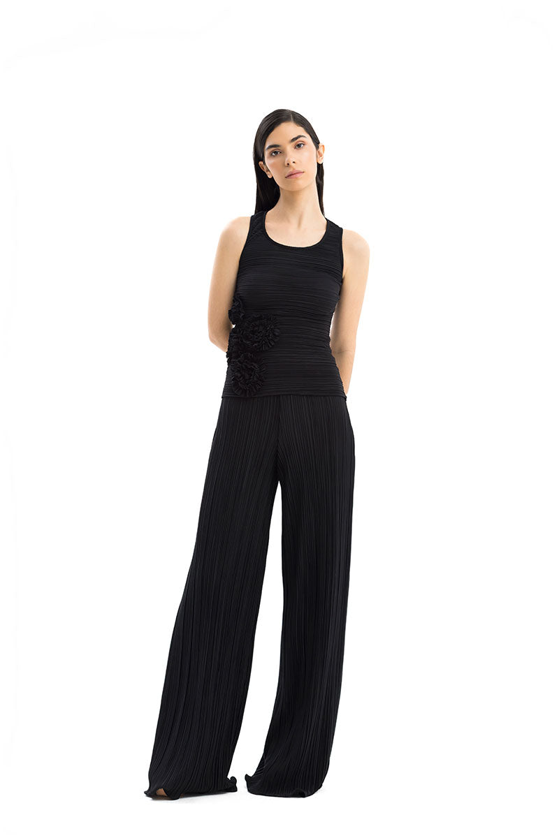 Maylé Vásquez CHOZA wide-leg pants in soft fabric, featuring a relaxed fit and high waist, shown on a model.