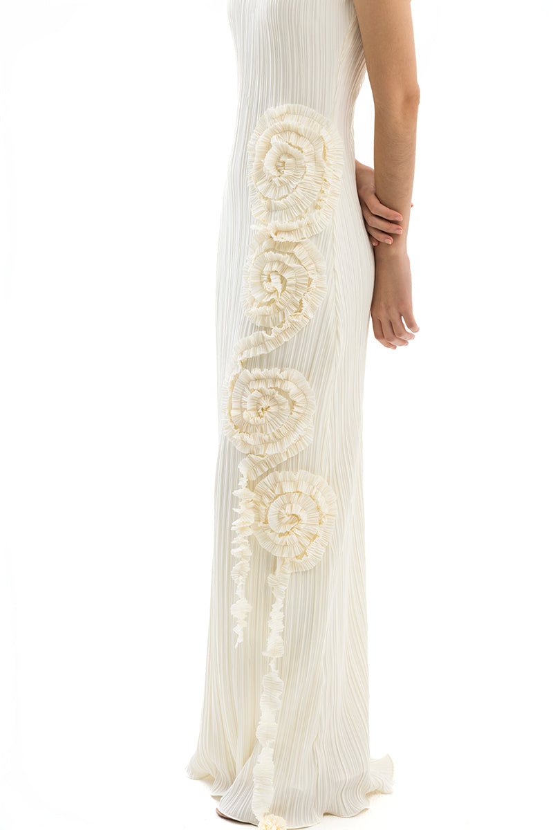 Maylé Vásquez Costa Clara maxi dress featuring a flowy fabric and elegant design, perfect for summer or special occasions.