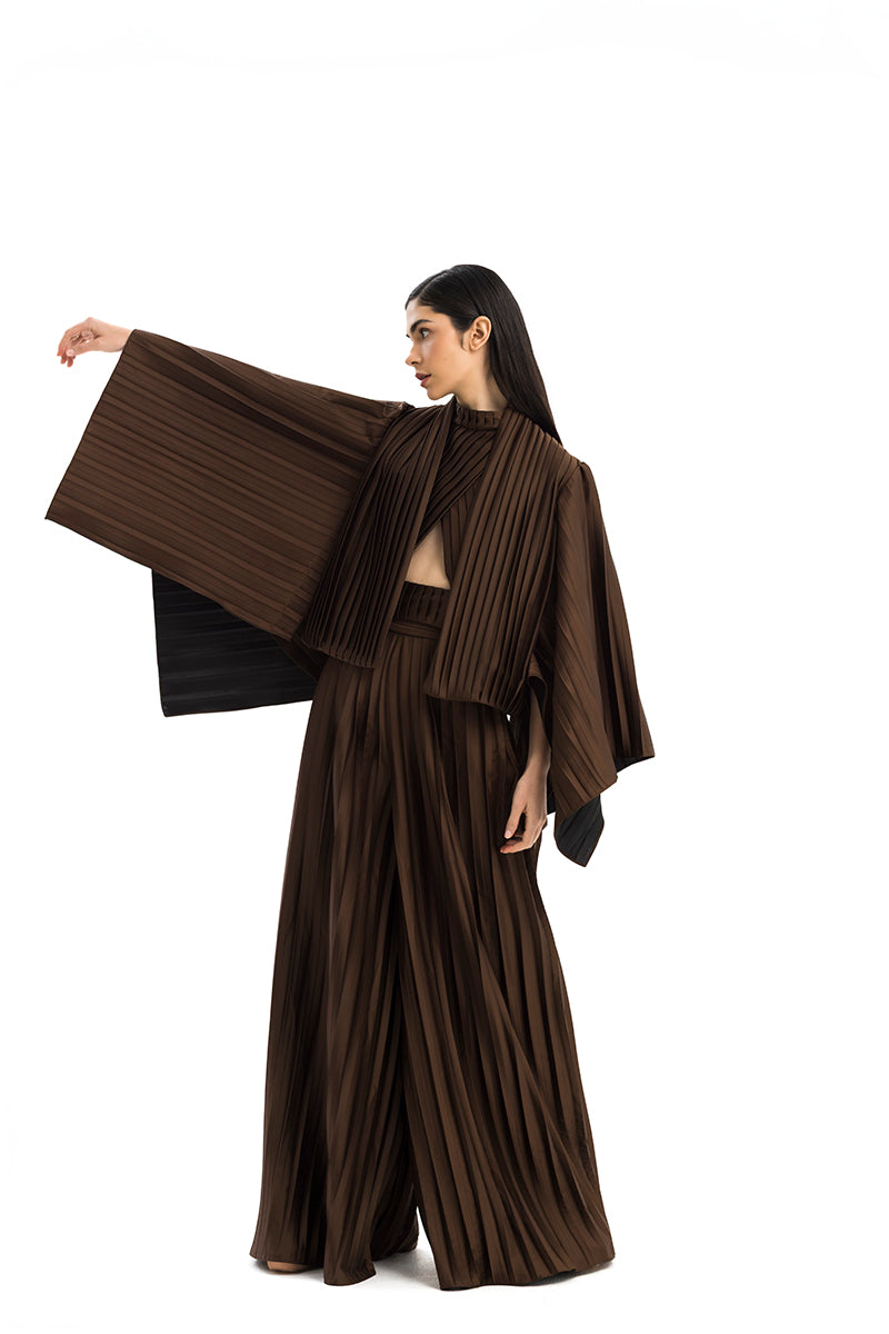 Maylé Vásquez brown COSTE NORTA jacket displayed on a hanger, featuring a stylish design and classic fit.