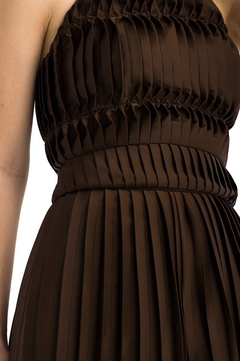 Maylé Vásquez Cacao Top, stylish women's blouse featuring cacao-colored fabric, front button details, and a relaxed fit.