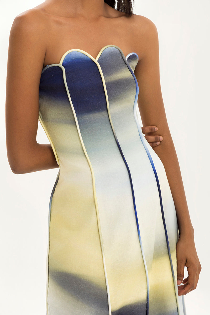 Maylé Vásquez SEA SHELL linen gown displayed, featuring a flowing design and intricate shell-inspired details.