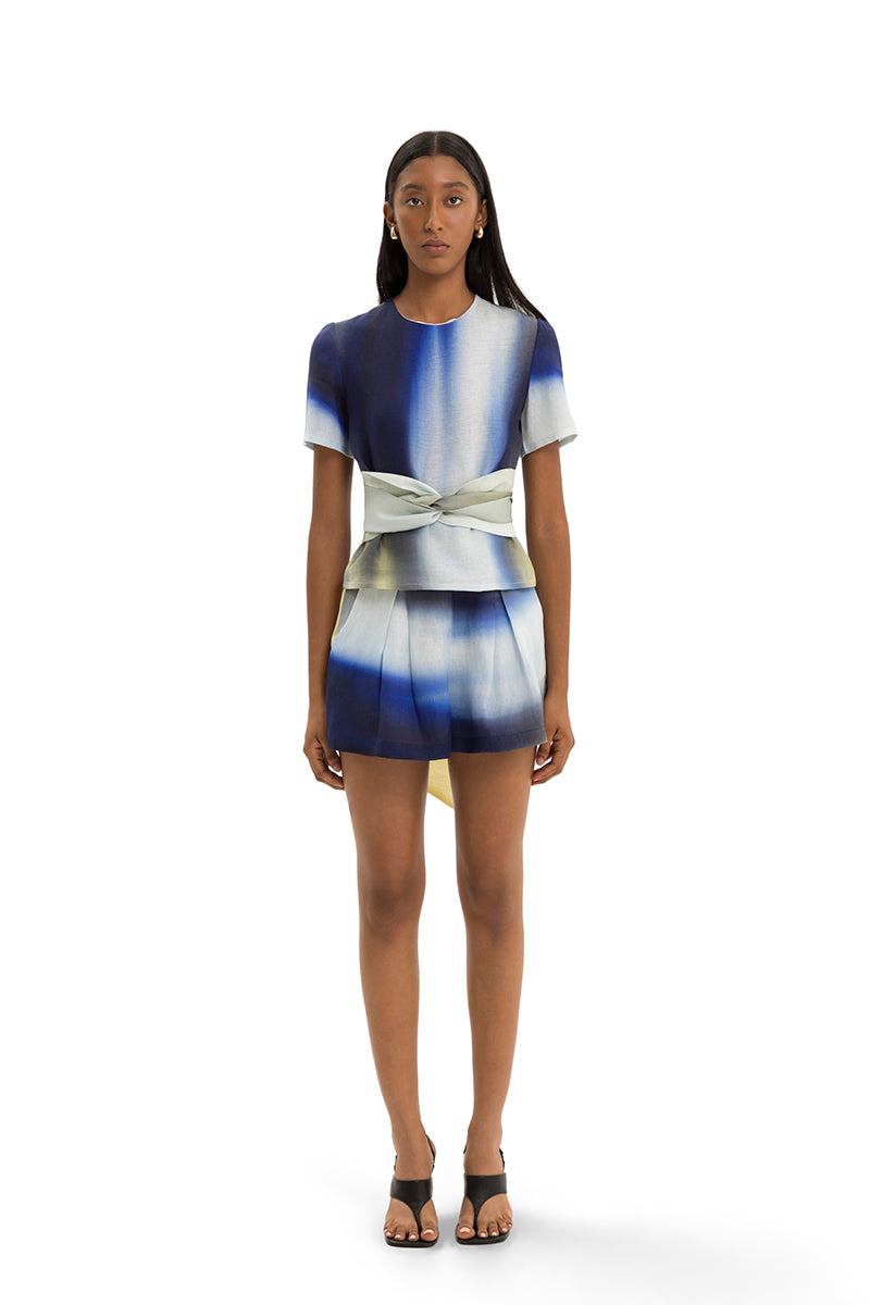 Maylé Vásquez LUNERA TOP, stylish casual top with a relaxed fit, featuring a soft fabric and modern design.