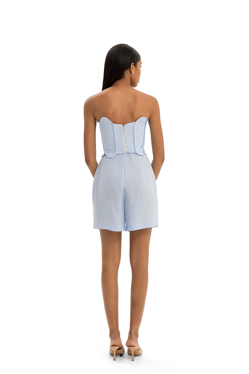 Maylé Vásquez SARENA shorts in lightweight fabric, featuring a relaxed fit and stylish design, perfect for casual wear.
