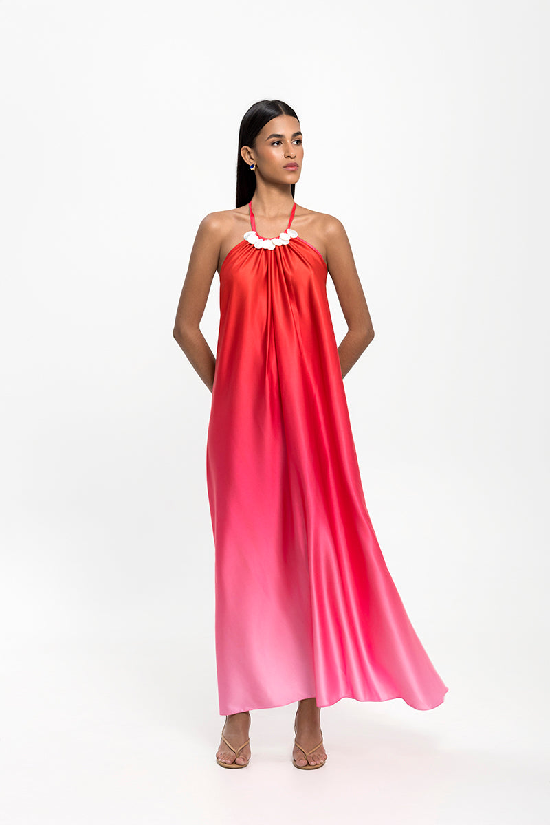 Maylé Vásquez CANTO maxi dress featuring flowing fabric and vibrant pattern, perfect for elegant summer occasions.