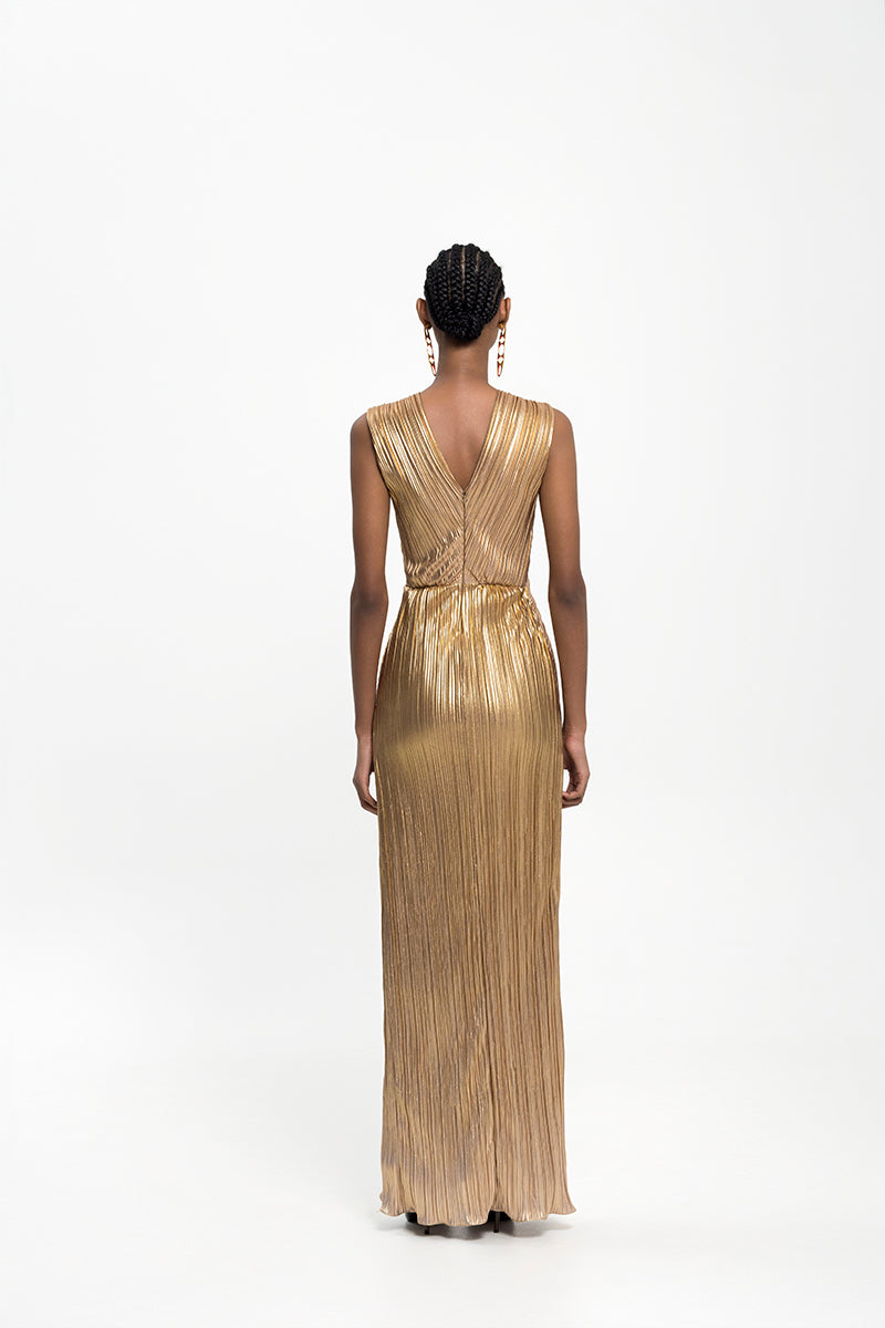 Maylé Vásquez ORO Maxi Dress featuring flowing fabric and elegant design, perfect for casual or formal occasions.