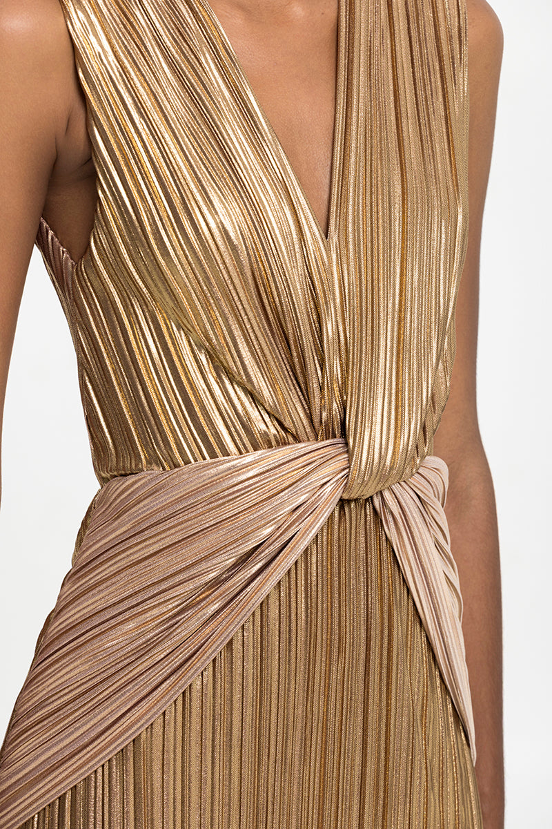 Maylé Vásquez ORO maxi dress featuring flowing fabric and elegant design, perfect for stylish occasions.
