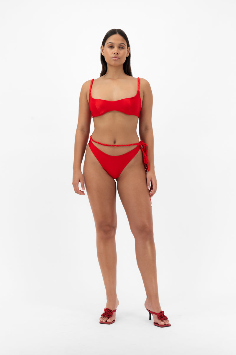 SCOOP BIKINI TOP IN RED