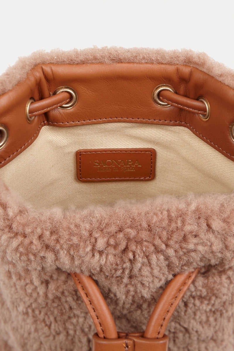 Saonara mini bucket top handle bag in cozy caramel color, featuring a compact design with a stylish, soft leather texture.