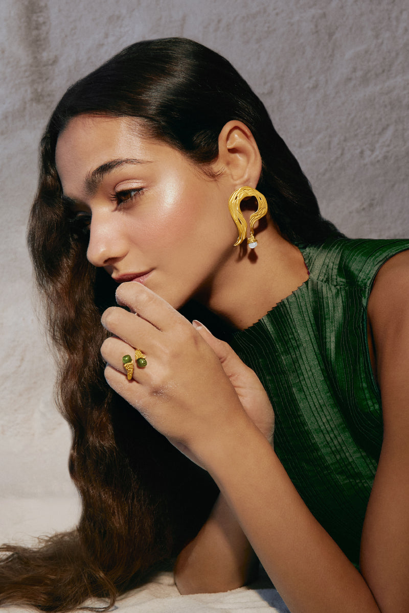 MOONDROP GOLD AND PEARL EARRING - CULT MIA