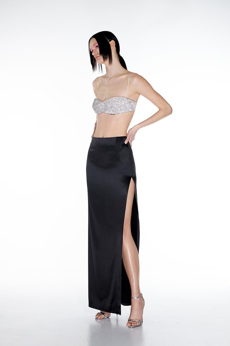 Nué Eternity Bra top in soft fabric with a sleek design, shown in a close-up view highlighting the fit and material details.