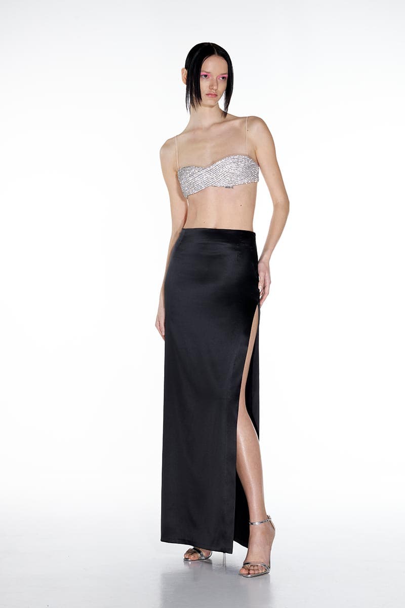 Nué Eternity Bra top in soft fabric, featuring a sleek design with adjustable straps and a comfortable fit.