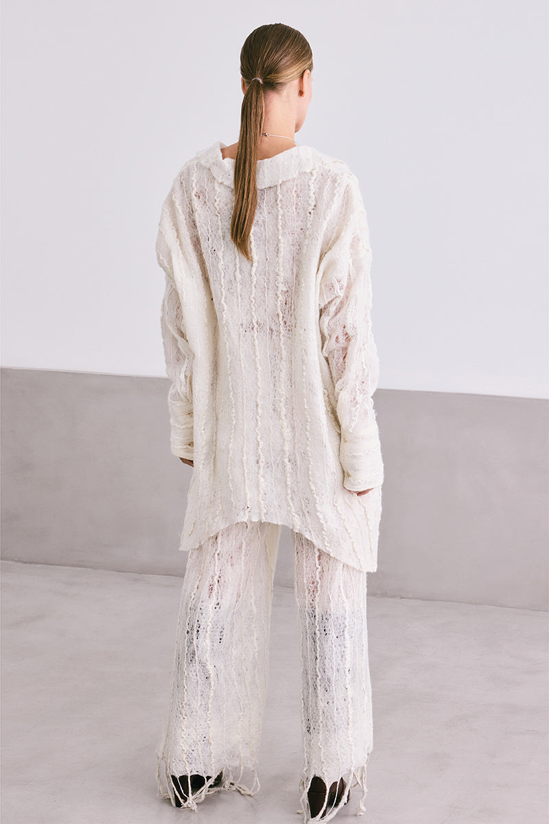 Maz Manuela Álvarez NUNO mesh felt shirt, lightweight and stylish, shown in a close-up of the textured fabric and fitted design.