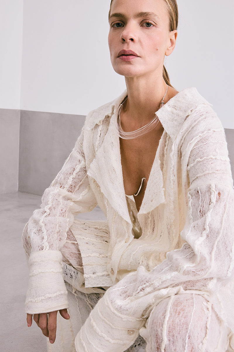 Maz Manuela Álvarez NUNO lace culotte trousers, stylish pants with lace details, shown in a natural pose.