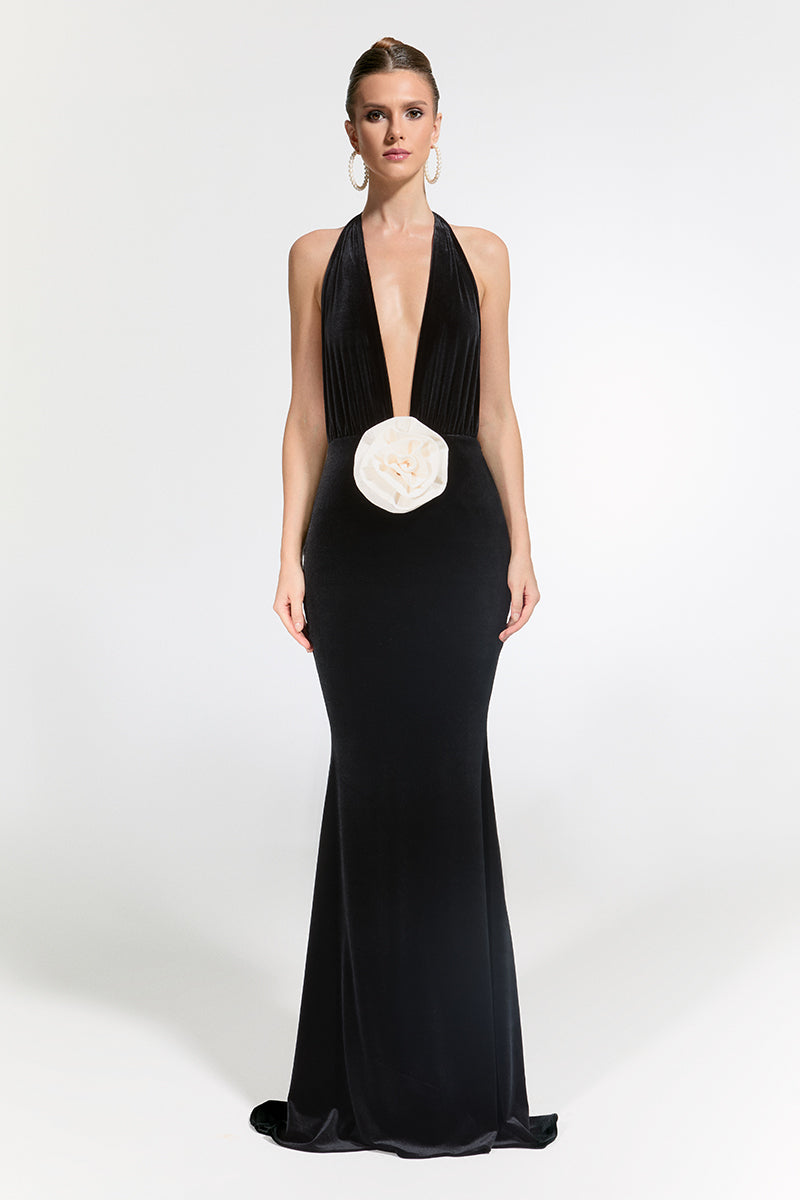 Elegant Nur Karaata Alhambra gown with intricate embroidery and flowing fabric, showcased on a mannequin.