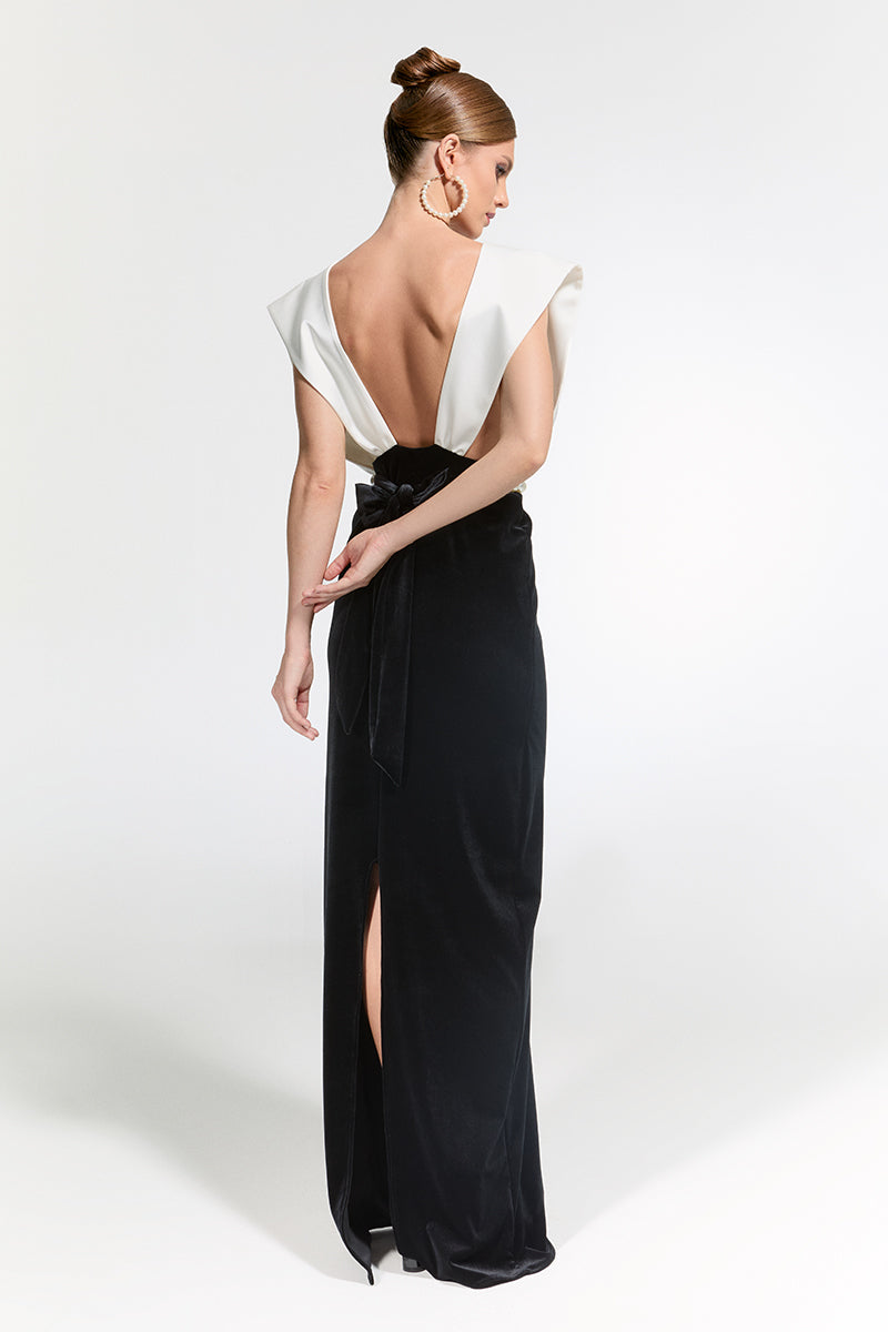 Elegant Nur Karaata Ciragan Palace gown displayed on a mannequin with intricate detailing and flowing fabric.