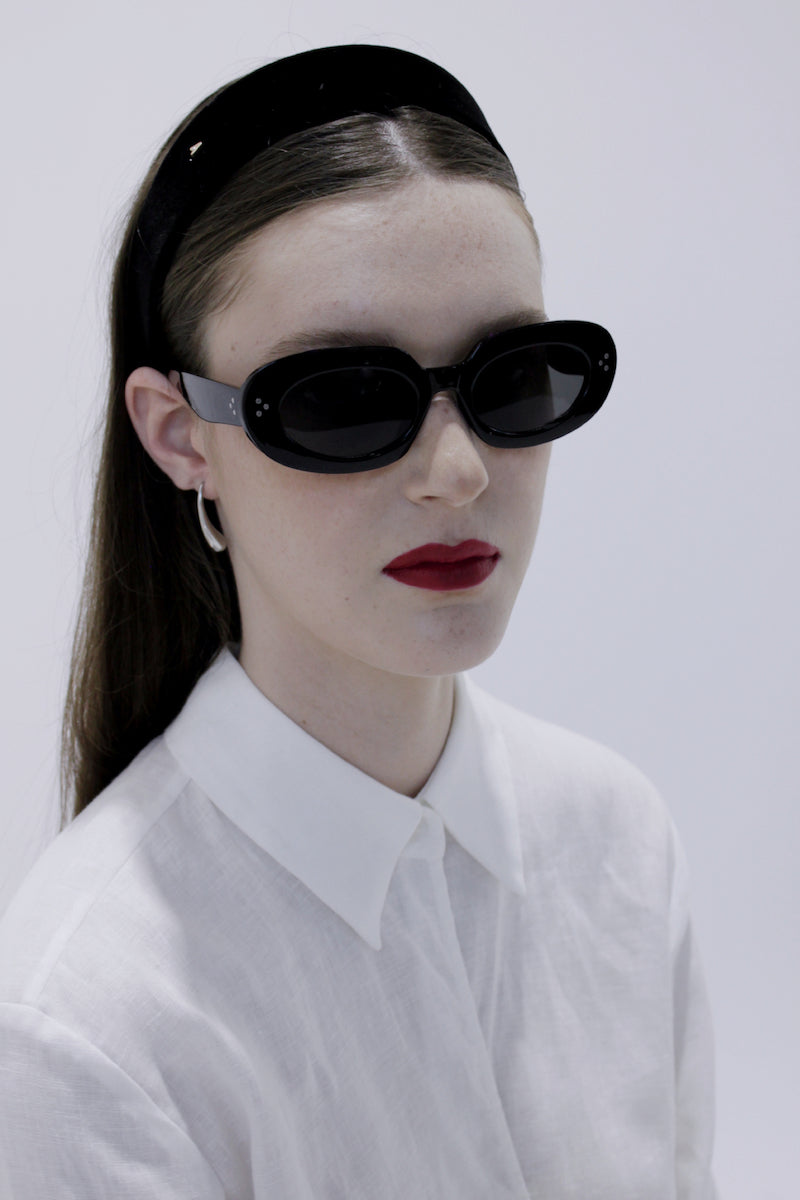 Aethera YALIA velvet silk black headband, soft and stylish hair accessory with a smooth velvet finish and elegant design.
