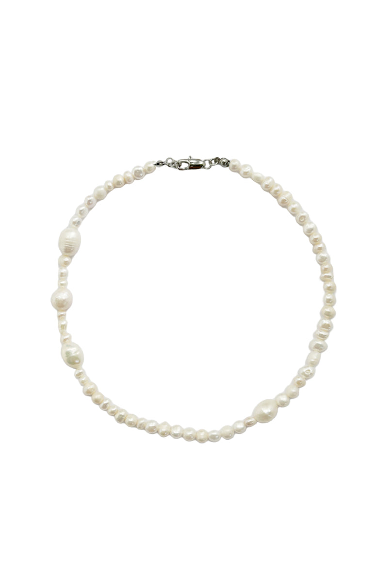 Aethera Cruisie Pearl Necklace featuring elegant white pearls on a delicate chain, perfect for sophisticated jewelry styling.