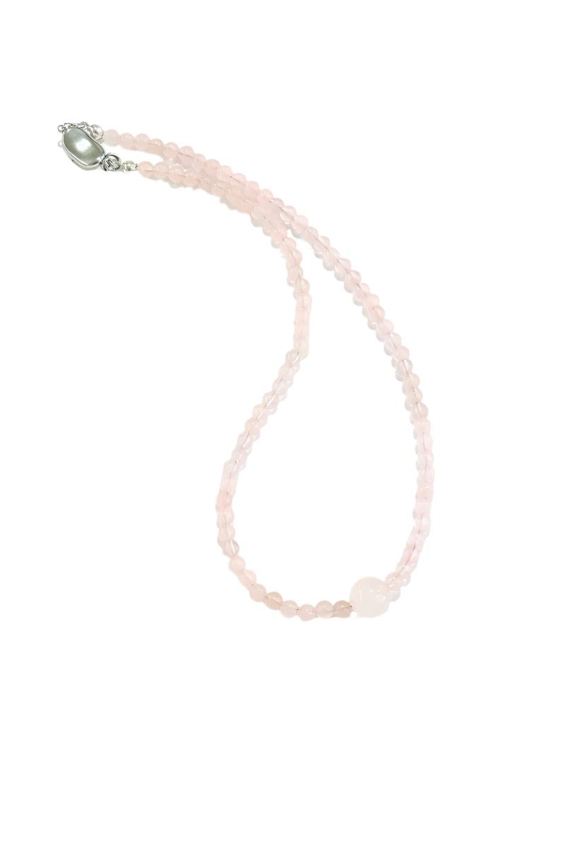 Aethera Quivana Rose Quartz Collar Necklace featuring a delicate rose quartz pendant on a fine chain.