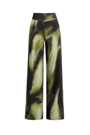 Tinta Latina Olivo pants in green print with a relaxed fit, featuring a stylish, vibrant botanical design.