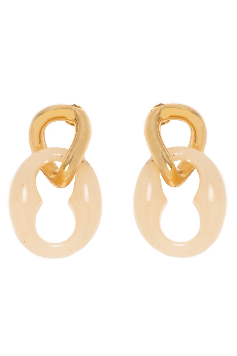 Gold and rice-colored Ulu earrings by Silvia Gnecchi featuring elegant, handcrafted jewelry design.