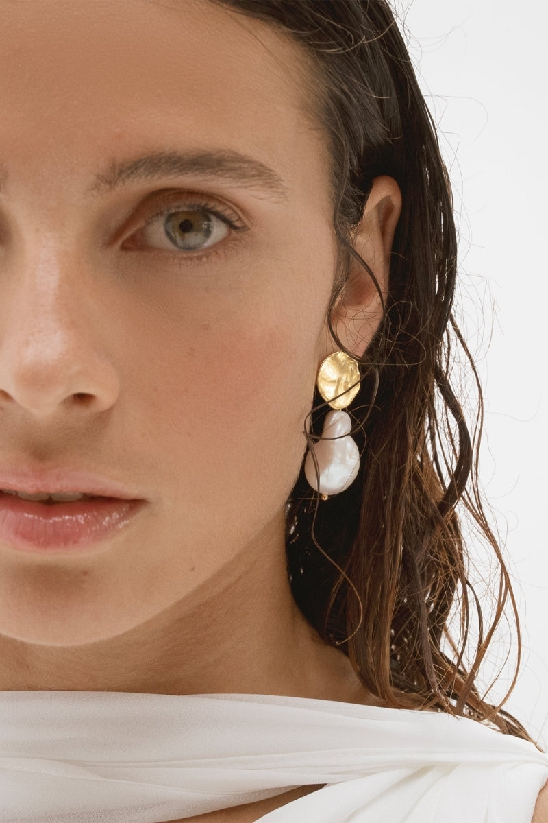 LAVANI JEWELS Ondina Pearl Earrings featuring elegant pearl drops and silver hooks for a sophisticated jewelry look.