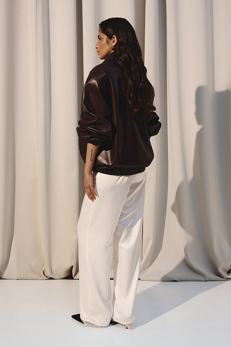 Brown oversized bomber jacket by Kris Marán with a relaxed fit and stylish design, shown on a mannequin.