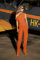 DUMA&CO ETEREO Pants in black, stylish slim-fit pants with side pockets, displayed on a model against a white background.