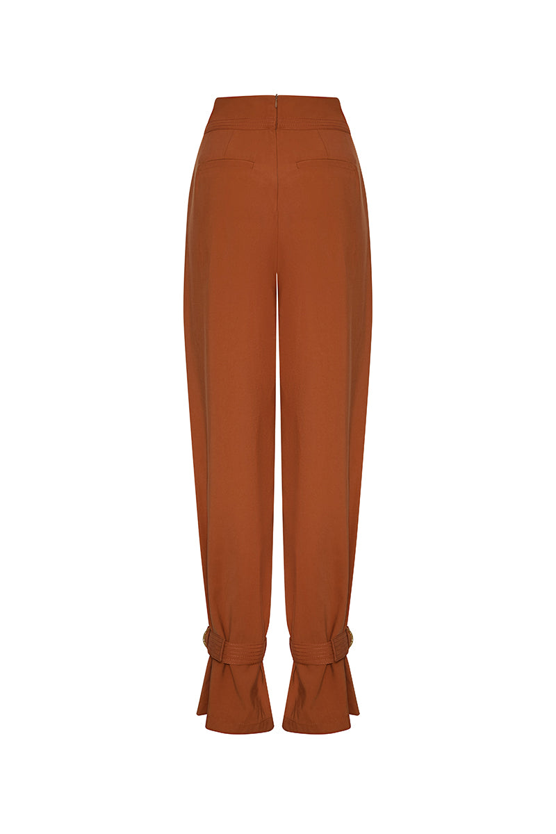 DUMA&CO ETEREO pants in black, showcasing a slim fit design with side pockets and modern style.